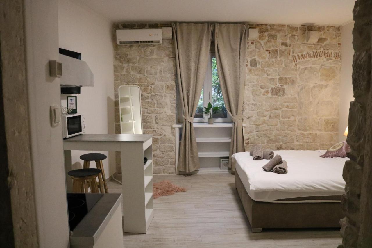 Studios Kadena Trogir - 18Th Century Stone House Eksteriør billede