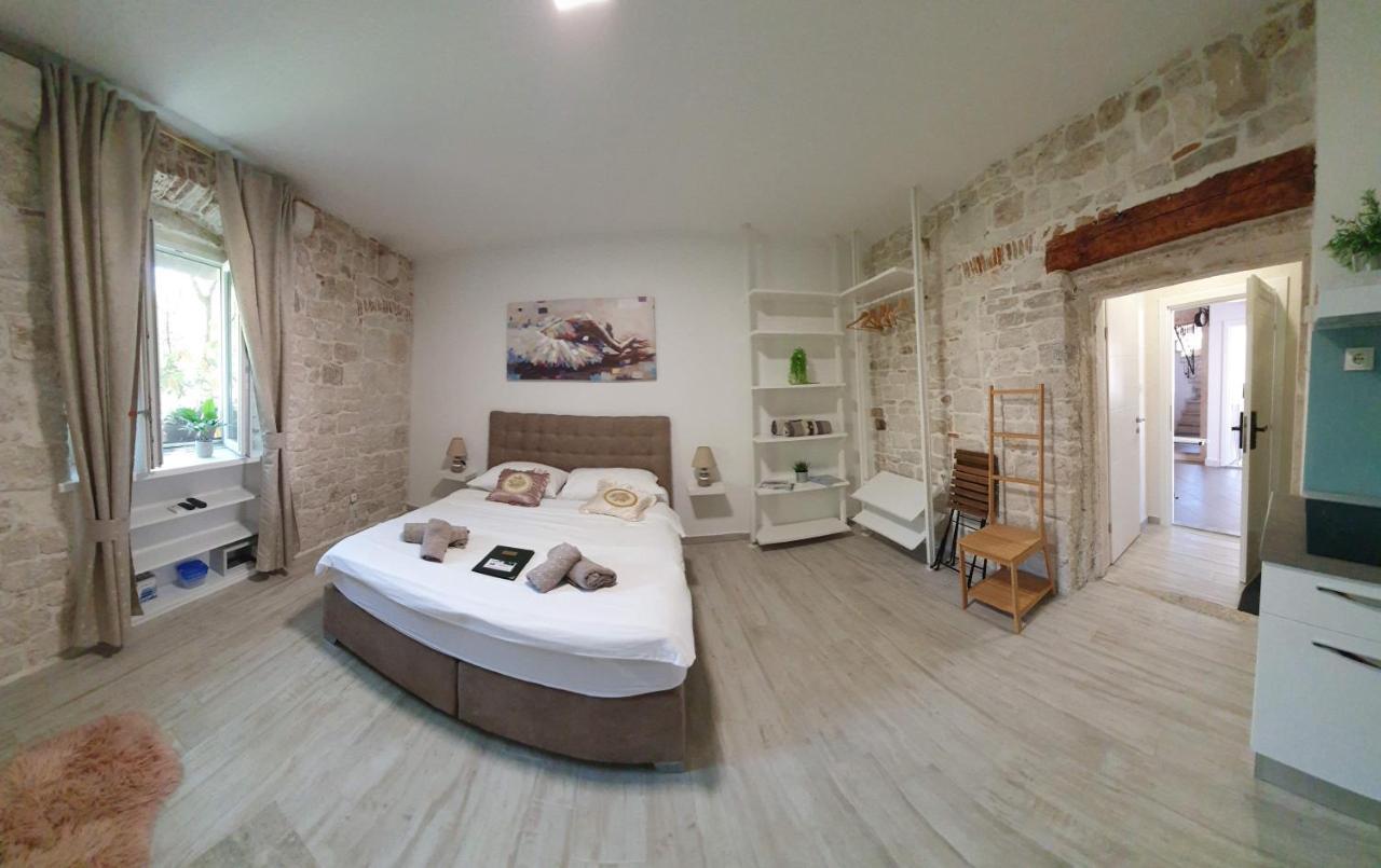 Studios Kadena Trogir - 18Th Century Stone House Eksteriør billede