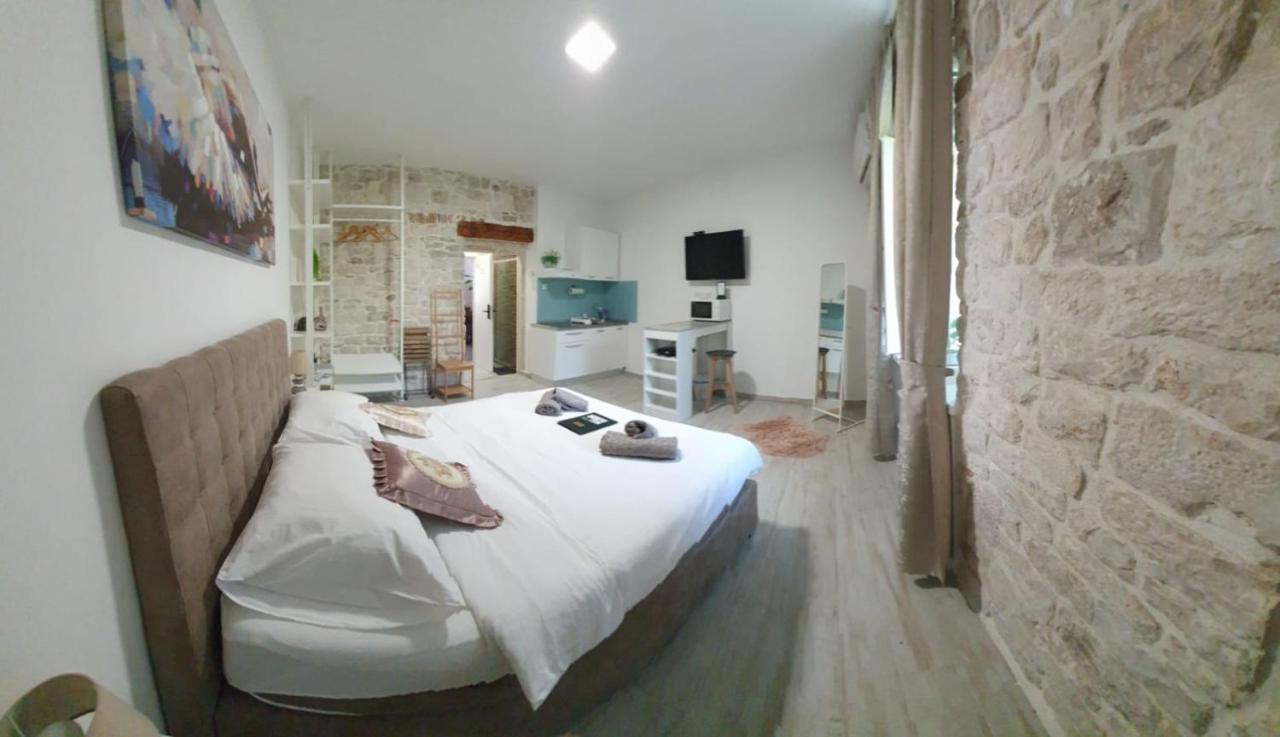 Studios Kadena Trogir - 18Th Century Stone House Eksteriør billede