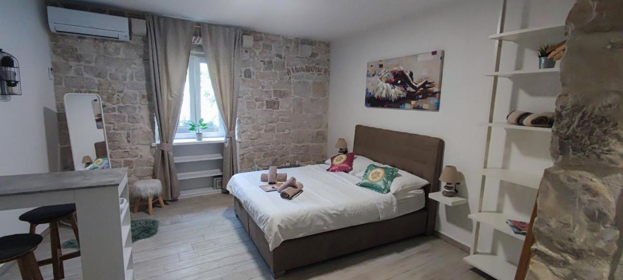 Studios Kadena Trogir - 18Th Century Stone House Eksteriør billede