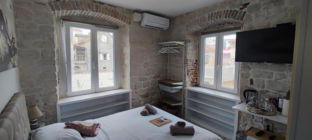 Studios Kadena Trogir - 18Th Century Stone House Eksteriør billede