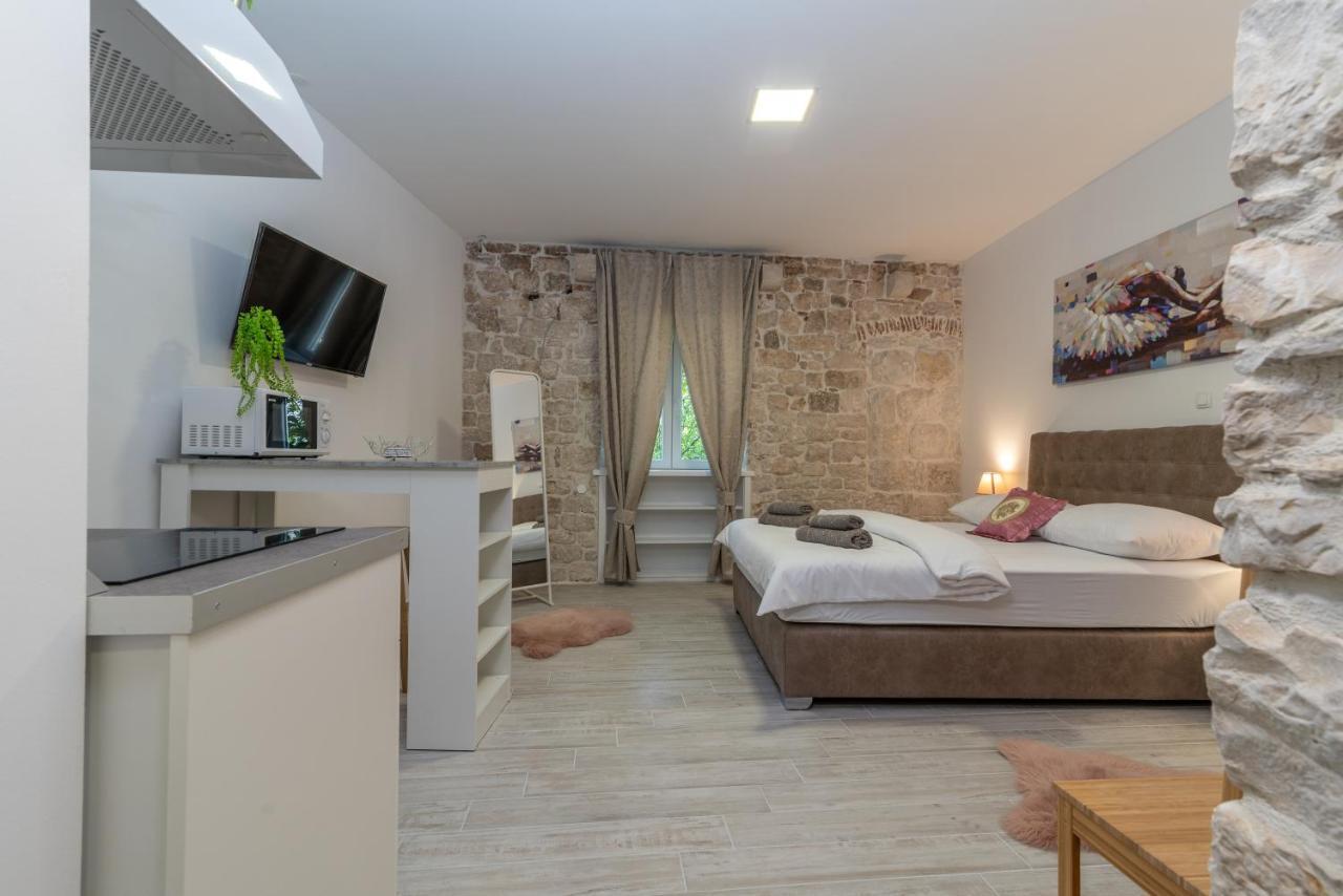 Studios Kadena Trogir - 18Th Century Stone House Eksteriør billede