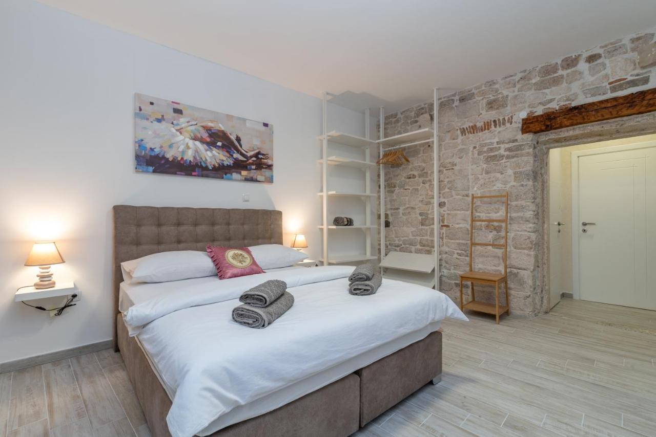 Studios Kadena Trogir - 18Th Century Stone House Eksteriør billede